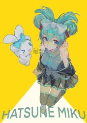 Rule 34 | 1girl, 2024, absurdres, character name, cinnamiku, cinnamoroll, dated, from above, full body, grin, hatsune miku, highres, luqian 6000, sanrio, sideways glance, smile, standing, standing on one leg, vocaloid, watermark, yellow background