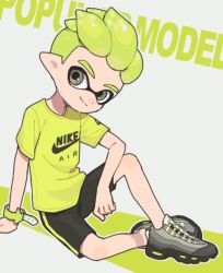 Rule 34 | 1boy, bad id, bad twitter id, black shorts, bracelet, brown eyes, closed mouth, clothes writing, commentary, cross-laced footwear, english text, full body, gomi (kaiwaresan44), green hair, green shirt, grey background, grey footwear, hair slicked back, head tilt, high tops, inkling, inkling boy, inkling player character, jewelry, logo, looking at viewer, male focus, nike (company), nintendo, pointy ears, shirt, shoes, short sleeves, shorts, single vertical stripe, sitting, smile, sneakers, solo, splatoon (series), splatoon 2, t-shirt, tentacle hair