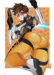 Rule 34 | 1girl, akimbo, ass, black gloves, border, brown hair, ear piercing, from behind, gloves, gun, highres, jacket, leg up, looking at viewer, looking back, orange background, overwatch, overwatch 1, piercing, shiny clothes, short hair, short sleeves, smile, solo, strap, t00ku, tracer (overwatch), visor, weapon, white border