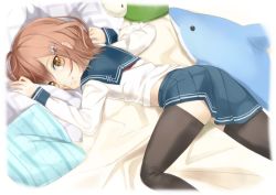 Rule 34 | 10s, 1girl, bad id, bad pixiv id, brown hair, fang, haikeiyu, hair ornament, hairclip, ikazuchi (kancolle), kantai collection, looking at viewer, on bed, personification, pleated skirt, school uniform, serafuku, short hair, skirt, solo, thighhighs, zettai ryouiki