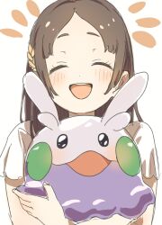 Rule 34 | 1girl, absurdres, blush, brown hair, closed eyes, commentary request, creatures (company), crossover, facing viewer, gakuen idolmaster, game freak, gen 6 pokemon, goomy, hair ornament, highres, holding, holding pokemon, idolmaster, kuramoto china, laurels, long hair, nintendo, open mouth, parted bangs, pokemon, pokemon (creature), round teeth, sarada (sarada png), shirt, short sleeves, simple background, smile, solo, teeth, upper body, upper teeth only, white background, white shirt