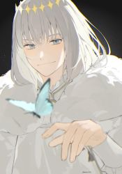 Rule 34 | 1boy, blue butterfly, blue eyes, blush, bug, butterfly, cloak, closed mouth, commentary request, crown, diamond hairband, fate/grand order, fate (series), fur-trimmed cloak, fur trim, hand up, highres, insect, light particles, light smile, long sleeves, looking at viewer, male focus, medium hair, no wings, oberon (fate), official alternate costume, romo827, smile, solo, upper body, white cloak, white fur, white hair
