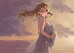 Rule 34 | 1girl, ahoge, backless dress, backless outfit, bare shoulders, blonde hair, bracelet, cloud, dress, earrings, epitaph (1122), gradient background, green eyes, halter dress, halterneck, hat, unworn hat, unworn headwear, highres, holding, holding clothes, holding hat, horizon, hoshii miki, idolmaster, idolmaster (classic), jewelry, looking at viewer, looking back, no bra, ocean, smile, solo, straw hat, sunset, white dress