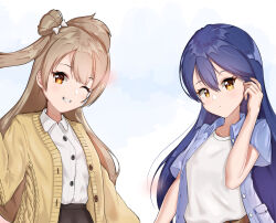 Rule 34 | 2girls, banajerry, blonde hair, blue hair, blue shirt, bow, cardigan, highres, long hair, looking at viewer, love live!, love live! school idol project, minami kotori, multiple girls, one eye closed, shirt, side ponytail, simple background, smile, sonoda umi, white shirt, wink, yellow eyes