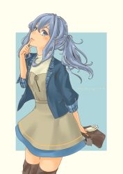 Rule 34 | 1girl, absurdres, bag, blue background, blue eyes, blue hair, blue jacket, brown dress, brown thighhighs, dress, gotland (kancolle), highres, jacket, kantai collection, long hair, looking at viewer, mole, mole under eye, official alternate costume, open clothes, open jacket, ponytail, pot-de, smile, solo, thighhighs, two-tone background