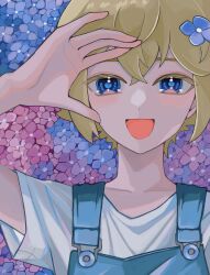 Rule 34 | 0tz026, 1boy, arm up, bad id, bad twitter id, basil (faraway) (omori), basil (omori), blonde hair, blue eyes, blue overalls, blush, collarbone, flower, hair flower, hair ornament, highres, looking at viewer, male focus, omori, open mouth, overalls, shirt, short hair, short sleeves, smile, solo, upper body, white shirt