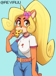 Rule 34 | 1girl, absurdres, artist name, belt, blonde hair, blue background, blue overalls, brown belt, coco bandicoot, crash bandicoot (series), flower, food, food on clothes, furry, furry female, green eyes, hair flower, hair ornament, highres, holding, holding food, holding pizza, long hair, looking at viewer, overalls, pizza, pizza slice, reviruu, shirt, short sleeves, simple background, solo, watermark, white shirt
