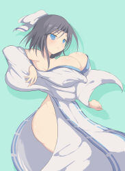 Rule 34 | 1girl, ass, bare shoulders, blue eyes, bouncing breasts, bow, breasts, cleavage, grey hair, hair bow, highres, japanese clothes, kimono, large breasts, low neckline, obi, sash, senran kagura, senran kagura estival versus, senran kagura shinovi versus, short hair, simple background, solo, thighs, user wgkw2257, white bow, white kimono, yumi (senran kagura)