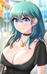 Rule 34 | 1girl, alternate costume, anisdrawn, black choker, black shirt, blue eyes, blurry, blurry background, blush, breasts, byleth (female) (fire emblem), byleth (fire emblem), choker, cleavage, collarbone, commentary, earrings, fire emblem, fire emblem: three houses, green hair, hair between eyes, hair ornament, hairclip, highres, jewelry, large breasts, long hair, looking at viewer, necklace, nintendo, shirt, short sleeves, smile, solo, upper body