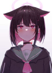 1girl absurdres animal_ears black_choker black_hair black_jacket blue_archive blush cat_ears cat_girl choker closed_mouth colored_inner_hair green_sailor_collar halo highres hood hooded_jacket jacket kazusa_(blue_archive) multicolored_hair neckerchief pink_eyes pink_hair pink_halo pink_neckerchief sailor_collar short_hair simple_background solo upper_body white_background yata_mawari