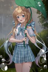 Rule 34 | 1girl, ahoge, blonde hair, blue eyes, blush, bow, collared shirt, copyright request, cowboy shot, forest, grass, grey hair, hands up, highres, holding, holding umbrella, leaf umbrella, long hair, looking at viewer, lower teeth only, minttchocok, multicolored hair, nature, open mouth, original, outdoors, plaid, plaid skirt, pleated skirt, rain, sailor collar, shirt, short sleeves, skirt, smile, solo, teeth, tree, umbrella, very long hair, white shirt