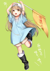 Rule 34 | 10s, 1girl, arms up, black footwear, blue shirt, boots, brown eyes, brown shorts, commentary request, flag, full body, green background, hataraku saibou, holding, holding flag, kaguyuzu, knee boots, light brown hair, long hair, open mouth, platelet (hataraku saibou), rubber boots, shirt, short shorts, short sleeves, shorts, solo, standing, standing on one leg, teeth, translation request, upper teeth only, very long hair, wide sleeves
