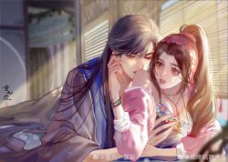 Rule 34 | 1boy, 1girl, absurdres, bare shoulders, beads, bed, brown hair, freckles, groping, gudong gudong dawang, hairband, hand on another&#039;s face, highres, juan siliang, kissing shoulder, light rays, ponytail, string, tu li (juan siliang), window