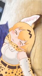 Rule 34 | &gt; &lt;, 1girl, blonde hair, bow, bowtie, elbow gloves, extra ears, gloves, high-waist skirt, highres, kemono friends, lying, on back, open mouth, orange bow, orange bowtie, photo-referenced, print bow, print bowtie, print gloves, print skirt, serval (kemono friends), serval print, shirt, short hair, skirt, sleeveless, sleeveless shirt, smile, travellerll, white bow, white bowtie