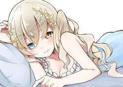 Rule 34 | 1girl, bare arms, bare shoulders, blue eyes, blush, breasts, cleavage, commentary request, commission, copyright request, eyes visible through hair, hair between eyes, heterochromia, indie virtual youtuber, jewelry, kogamino ono, looking at viewer, lying, medium breasts, on side, pillow, simple background, skeb commission, smile, solo, virtual youtuber, wavy hair, white background, yellow eyes, yutamaro