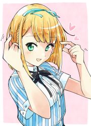 1girl 22/7 :d black_bow black_bowtie blonde_hair blue_bow blue_hairband border bow bow_hairband bowtie braid dress green_eyes hair_bow hairband heart looking_to_the_side open_mouth outside_border pink_background pointing pointing_at_self saito_nicole short_hair short_sleeves single_braid smile solo striped_clothes striped_dress trefle_r upper_body white_border