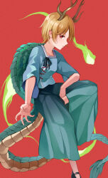 Rule 34 | 1girl, absurdres, black footwear, blonde hair, blue shirt, brown horns, closed mouth, dragon horns, dragon tail, green skirt, highres, horns, kicchou yachie, koizumo, looking at viewer, profile, red background, red eyes, shirt, shoes, short hair, short sleeves, simple background, skirt, solo, tail, touhou, turtle shell