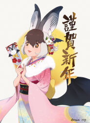 Rule 34 | 1girl, absurdres, animal ears, bat ears, bat girl, bat wings, beleven, brown hair, brown long-eared bat (kemono friends), extra ears, grey hair, hair ornament, highres, japanese clothes, kemono friends, kemono friends v project, kimono, long hair, looking at viewer, multicolored hair, open mouth, simple background, solo, virtual youtuber, wings