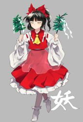 Rule 34 | 1girl, ascot, black hair, bow, chamaruk, frilled skirt, frills, full body, grey background, hair bow, hakurei reimu, highres, holding, japanese clothes, long sleeves, nontraditional miko, perfect cherry blossom, petticoat, ponytail, red bow, red skirt, ribbon-trimmed sleeves, ribbon trim, short hair, simple background, skirt, socks, solo, touhou, white sleeves, white socks, wide sleeves, yellow ascot