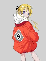 Rule 34 | 1girl, black bow, blonde hair, blush stickers, bomber jacket, bow, closed mouth, from behind, gishiki (gshk), grey background, hair bow, highres, hood, hood down, hoodie, jacket, jitome, kill me baby, kneepits, long hair, looking at viewer, looking back, purple eyes, red jacket, simple background, solo, sonya (kill me baby), standing, twintails, white hoodie