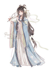 1girl absurdres bad_source black_hair blush bow-shaped_hair chinese_clothes chinese_text closed_mouth dress duijin_ruqun english_text flower full_body hair_flower hair_ornament hair_rings hand_fan hanfu highres holding holding_fan long_hair long_sleeves looking_at_viewer low-tied_long_hair mixed-language_text original ribbon sample_watermark shawl simple_background smile solo standing tuanshan very_long_hair watermark white_background white_flower wide_sleeves xialing_xiaohongshu