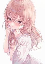 Rule 34 | 1girl, blush, collarbone, commentary request, hair between eyes, highres, holding, holding own hair, inui sajuna, long hair, looking at viewer, paraffin, pink hair, purple eyes, shirt, short sleeves, simple background, solo, sono bisque doll wa koi wo suru, upper body, white background, white shirt, wide sleeves