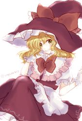 Rule 34 | 1girl, apron, blonde hair, blouse, blush, bow, capelet, gloves, green eyes, grin, hand to own mouth, hat, hat bow, kirisame marisa, large bow, large hat, long hair, looking at viewer, nonoko (capsule-nnk), shirt, sitting, skirt, skirt set, smile, solo, touhou, waist apron, wavy hair, white gloves, witch hat