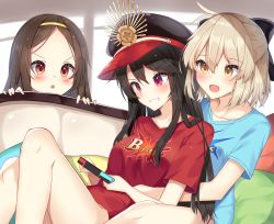 Rule 34 | 3girls, :d, :o, arts shirt, black bow, black hair, blonde hair, blue shirt, blush, bow, breasts, brown eyes, brown hair, brown hat, buster shirt, chacha (fate), collarbone, commentary request, couch, family crest, fate/grand order, fate (series), forehead, grin, hair between eyes, hair bow, hairband, handheld game console, hat, holding, holding handheld game console, koha-ace, long hair, mizuki ryuu, multiple girls, oda nobunaga (fate), oda nobunaga (koha-ace), oda uri, okita souji (fate), okita souji (koha-ace), on couch, open mouth, parted bangs, parted lips, peaked cap, pillow, red eyes, red shirt, shirt, short sleeves, small breasts, smile, t-shirt, very long hair, yellow hairband