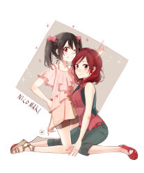 Rule 34 | 10s, 2girls, bare shoulders, black hair, blush, character name, grin, heart, kuma (bloodycolor), looking at viewer, love live!, love live! school idol project, multiple girls, nishikino maki, one eye closed, purple eyes, red eyes, red hair, sandals, smile, sparkle, spoken heart, twintails, yazawa nico