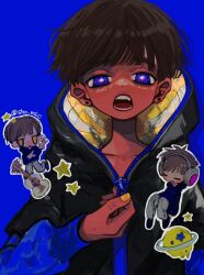 Rule 34 | 3boys, acoustic guitar, black jacket, blue background, blue eyes, blue sleeves, brown hair, chibi, chibi inset, closed eyes, commentary request, earrings, guitar, headphones, highres, hood, hood down, hooded jacket, indie utaite, instrument, jacket, jewelry, looking at viewer, multiple boys, multiple persona, nail polish, open mouth, original, oshio (shioqqq), outline, planet, short hair, simple background, solo focus, star (symbol), straight-on, swept bangs, teeth, twitter username, upper body, utaite, white outline, yellow nails, zipper, zipper pull tab