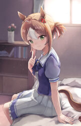 Rule 34 | 1girl, absurdres, animal ears, aoniyoshi, bow, bowtie, brown hair, clover hair ornament, fine motion (umamusume), from side, green eyes, hair between eyes, hair ornament, highres, horse ears, horse girl, horse tail, horseshoe ornament, index finger raised, indoors, looking at viewer, looking to the side, multicolored hair, on bed, pleated skirt, puffy short sleeves, puffy sleeves, purple bow, purple bowtie, purple shirt, sailor collar, sailor shirt, school uniform, shirt, short sleeves, sitting, skirt, smile, solo, tail, tracen school uniform, two-tone hair, umamusume, white hair, white skirt
