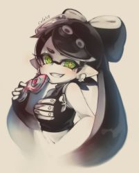 Rule 34 | + +, 1girl, bad id, bad twitter id, black hair, blush, breasts, callie (splatoon), character name, conomi-c5, earrings, eyebrows, green eyes, holding, inkling, jewelry, long hair, looking at viewer, mask, medium breasts, midriff, mole, mole under eye, navel, nintendo, pointy ears, simple background, sleeveless, smile, solo, teeth, tentacle hair, upper body, white background