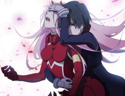Rule 34 | 10s, 1boy, 1girl, black hair, blue eyes, couple, darling in the franxx, fangs, gloves, hand on another&#039;s head, highres, hiro (darling in the franxx), horns, hug, hug from behind, leje39, long hair, pilot suit, pink hair, short hair, white gloves, zero two (darling in the franxx)