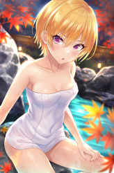 Rule 34 | 1girl, autumn leaves, bare arms, bare shoulders, blonde hair, blurry, blurry background, blush, breasts, collarbone, commentary request, covered navel, depth of field, feet out of frame, fence, hair between eyes, highres, idolmaster, idolmaster shiny colors, leaf, looking at viewer, maple leaf, naked towel, night, onsen, outdoors, parted lips, purple eyes, resolution mismatch, saijo juri, short hair, small breasts, solo, source smaller, towel, urabi (tomatohouse), water