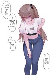 Rule 34 | 1girl, brown hair, collarbone, crop top, denim, eonsang, feet out of frame, girls&#039; frontline, hair between eyes, highres, jeans, korean text, leaning forward, long hair, navel, one eye closed, pants, parted lips, scar, scar across eye, shaded face, shirt, short sleeves, simple background, solo, standing, translation request, ump45 (girls&#039; frontline), white background, white shirt, yellow eyes