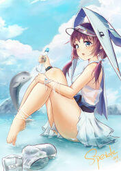 1girl anklet arknights bare_shoulders barefoot blue_eyes blue_sash blue_sky blush bottle bow bracelet breasts day dress eyelashes feet from_side full_body hair_bow hand_on_own_leg hand_up highres holding holding_bottle in_water jewelry knees_up legs long_hair looking_at_viewer medium_breasts ocean open_mouth outdoors plantar_flexion pleated_dress purestream_(arknights) purple_hair ramune sash shallow_water shoes short_dress signature sitting sky sleeveless sleeveless_dress speide_(mndm2243) thighs toenails toes twintails unworn_shoes visor_cap water wet white_bow