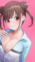 Rule 34 | 1girl, blunt bangs, breasts, brown hair, cleavage, commentary request, double bun, fingernails, hair bun, highres, hiroki (yyqw7151), idolmaster, idolmaster shiny colors, jacket, large breasts, looking at viewer, pink background, red eyes, short twintails, simple background, solo, sonoda chiyoko, track jacket, twintails, upper body