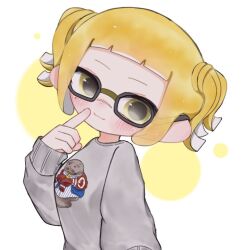 Rule 34 | 1girl, black-framed eyewear, blonde hair, blush, commentary request, finger to mouth, glasses, grey sweater, inkling, inkling girl, inkling player character, looking at viewer, nintendo, print sweater, short hair, simple background, solo, splatoon (series), sweater, two side up, upper body, vk92004, white background, yellow eyes