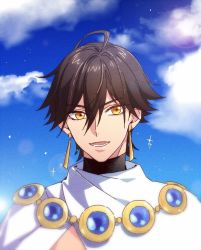 Rule 34 | 1boy, ahoge, blue background, blue sky, brown hair, cape, cloud, commentary, dark-skinned male, dark skin, day, earrings, fate/prototype, fate (series), glint, hair between eyes, jewelry, kangetsu (fhalei), looking at viewer, male focus, necklace, outdoors, ozymandias (fate), simple background, sky, smile, solo, symbol-only commentary, upper body, white cape, yellow eyes