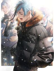 Rule 34 | 4boys, absurdres, azul ashengrotto, black gloves, black jacket, blue eyes, blue hair, breath, brothers, closed mouth, commentary, dated, down jacket, floyd leech, fur collar, glasses, gloves, grin, hands in pockets, highres, inuganeteru, jacket, jade leech, looking down, looking to the side, male focus, multicolored hair, multiple boys, open mouth, outdoors, sharp teeth, short hair, siblings, smile, snowing, solo focus, standing, streaked hair, symbol-only commentary, teeth, twisted wonderland, upper body