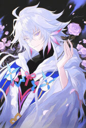 1boy absurdres closed_mouth commentary dark_background elaine-didaea english_commentary fate/grand_order fate_(series) flower highres holding holding_flower male_focus medium_hair merlin_(fate) petals pink_flower pink_rose purple_eyes robe rose signature turtleneck upper_body white_hair white_robe