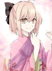 Rule 34 | 1girl, ahoge, alternate costume, black bow, blonde hair, bow, fate/grand order, fate (series), floral print, hair between eyes, hair bow, highres, japanese clothes, kimono, light smile, looking at viewer, maru (pixiv51714255), obi, okita souji (fate), pink kimono, sash, solo, white background, wide sleeves, yellow eyes