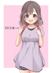 Rule 34 | 1girl, aged down, backpack, bag, brown eyes, brown hair, character name, commentary request, dress, grey dress, highres, idolmaster, idolmaster shiny colors, kouyatsutou, long hair, looking at viewer, open mouth, outside border, pink background, puffy short sleeves, puffy sleeves, randoseru, red bag, short dress, short sleeves, solo, translation request, tsukioka kogane