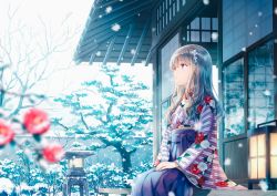 Rule 34 | 1girl, blurry, blurry foreground, building, commentary request, floral print, flower, grey hair, hair flower, hair ornament, hiten (hitenkei), japanese clothes, kimono, lantern, long hair, long sleeves, obi, original, outdoors, parted lips, purple eyes, purple kimono, sash, snow, snowing, solo, tree
