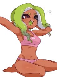 1girl armpits barefoot brown_eyes commentary_request dark-skinned_female dark_skin eyebrow_cut fangs green_hair ikki_(gsl_9708) korean_commentary long_hair navel nintendo octoling octoling_girl octoling_player_character one_eye_closed open_mouth panties pink_panties pink_sports_bra simple_background sitting solo splatoon_(series) splatoon_3 sports_bra squeans stretching tentacle_hair underwear white_background yawning