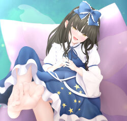 Rule 34 | 1girl, absurdres, aqua background, barefoot, blue bow, blue dress, blue hairband, blue ribbon, blunt bangs, blush, bow, brown hair, dress, fairy wings, feet, foot focus, foot out of frame, foot up, frilled bow, frilled dress, frills, hair bow, hairband, head tilt, highres, knee up, leaning back, long hair, mizuki mukawa, neck ribbon, open mouth, own hands together, ribbon, sidelocks, sitting, soles, solo, spread toes, star (symbol), star sapphire, toenails, toes, tongue, tongue out, touhou, two-tone dress, white dress, wide sleeves, wings, yellow eyes