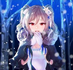 Rule 34 | 1girl, birch tree, bracelet, breath, capelet, commentary, dress, drill hair, flower, fur trim, gloves, hair between eyes, hair flower, hair ornament, hair ribbon, idolmaster, idolmaster cinderella girls, idolmaster cinderella girls starlight stage, jewelry, kanzaki ranko, long hair, looking at viewer, night, okeno kamoku, open mouth, outdoors, own hands together, pearl bracelet, red eyes, ribbon, sidelocks, signature, silver hair, smile, snowing, solo, tree, twin drills, twintails, upper body, white dress, white gloves, white ribbon
