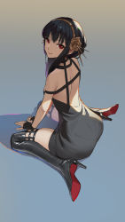 Rule 34 | 1girl, absurdres, artist request, backless dress, backless outfit, black hair, black thighhighs, blue background, boots, dress, fingerless gloves, gloves, gradient background, high heel boots, high heels, highres, long hair, looking at viewer, orange background, red eyes, solo, spy x family, thighhighs, yor briar