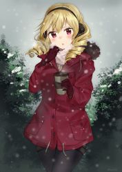 Rule 34 | 1girl, :o, black pantyhose, blonde hair, blush, coat, commentary, commission, cowboy shot, cup, drill hair, earmuffs, erika wagner, fur trim, gloves, holding, looking at viewer, mochii, outdoors, pantyhose, parted lips, pink scarf, red coat, red eyes, red gloves, scarf, snow, snowing, solo, standing, under night in-birth, under night in-birth exe:late[st], winter clothes, winter coat
