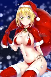 Rule 34 | 10s, 1girl, ahoge, arm behind back, artist name, bell, bikini, blonde hair, blurry, blurry background, blush, breasts, capelet, christmas, cleavage, closed mouth, dark background, elbow gloves, fate/extra, fate (series), fur-trimmed legwear, fur trim, gloves, green eyes, hat, highres, large breasts, looking at viewer, navel, nero claudius (fate), nero claudius (fate) (all), nero claudius (fate/extra), over shoulder, pom pom (clothes), red bikini, red gloves, red hat, red neckwear, rei kun, sack, santa hat, shiny skin, short hair, side-tie bikini bottom, sidelocks, sitting, smile, snow, solo, stomach, swimsuit, tareme, thighhighs, thighs, watermark, web address, winter